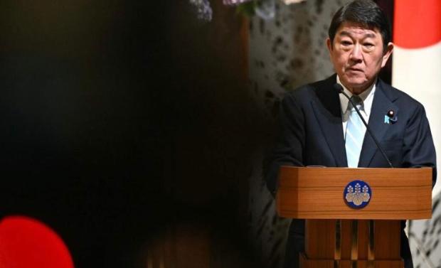 日本服软，承认中国很重要。当地时间7月14日，日本外长茂木敏充在记者会上公开表示