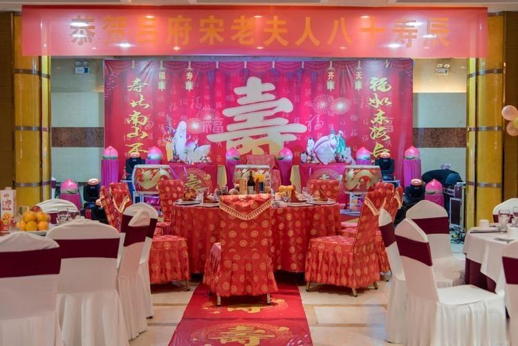 一个广东的女婿去江西参加岳母的寿宴，随礼8888元，酒席上喝了2杯茅台酒。万万没
