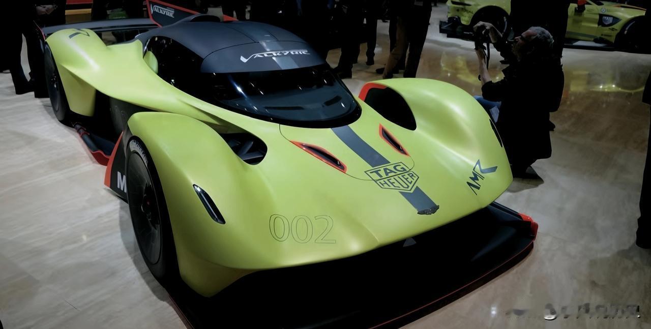 神器加持——阿斯顿·马TValkyrie AMR Pro
本次车展上阿斯顿·马丁