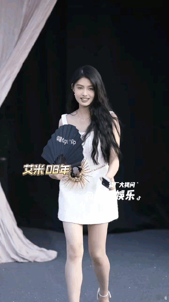 你要永远相信娱乐圈上替补的速度 16岁的艾米，小姐长相却快成了丫鬟专业 户了 ​