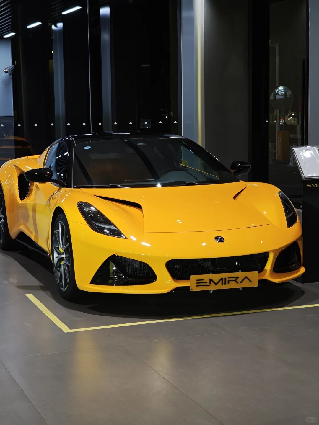 LOTUS emira，海瑟尔黄这个名字好好听车东车西