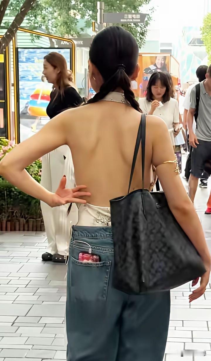 凉爽确实很凉爽，但有一定的代价，把自己的一面让人家看得清清楚楚，毫无秘密可言，从