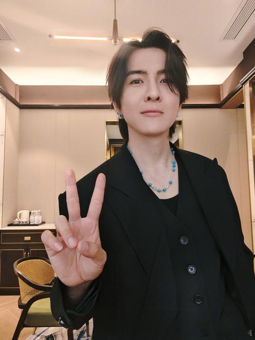 唐禹哲逃兵役自首 据台媒，台检方15日第四波侦结起诉逃兵集团首脑陈志明与9名艺人