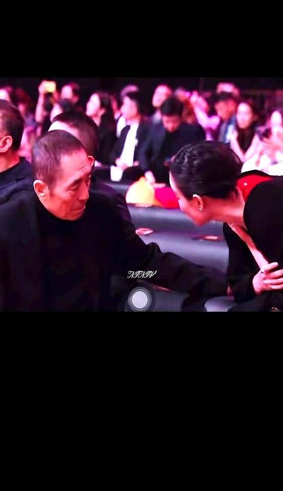 黄金三行  
“玉墨”刚被张艺谋扶上神坛，倪妮的律师却在庭上点头：对，那些照片是