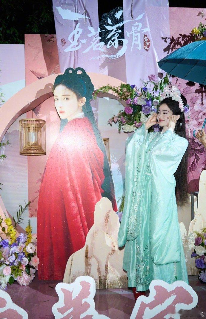 娜扎杀青了娜扎玉茗茶骨杀青了 娜扎演绎的荣善宝终于结束拍摄，光是女茶王这个人设，