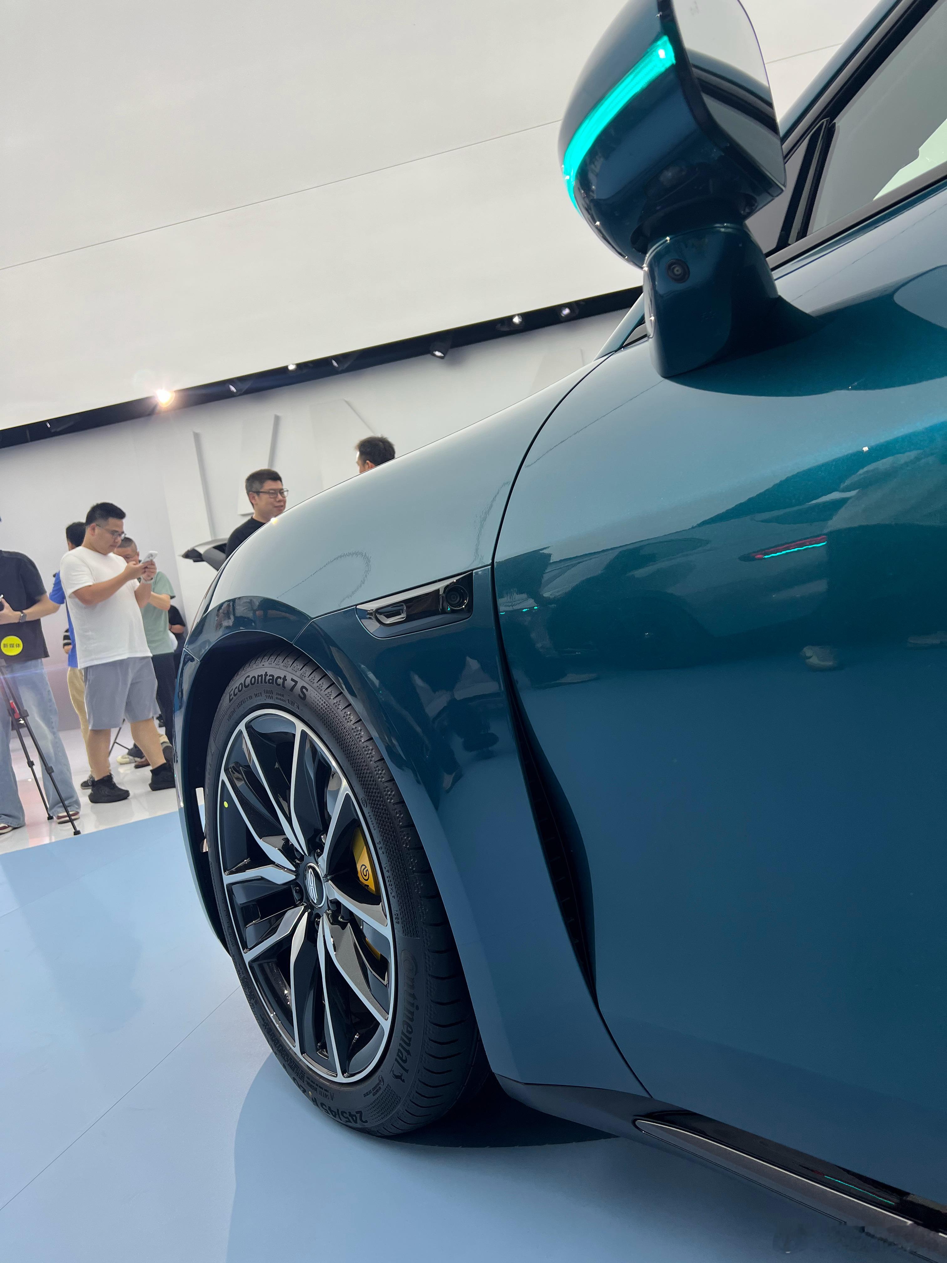 鸿蒙智行春季新品发布会 尚界Z7T的姿态和比例真是很捧。大v聊车尚界Z7动态评测