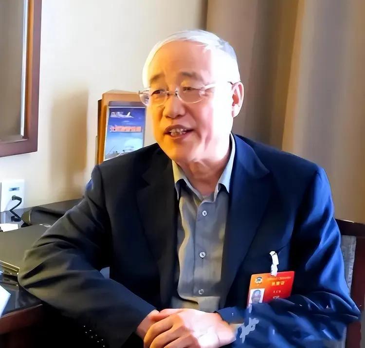 人到晚年才懂：真正能托底的，从来只有自己
 
人这一生，年轻时重情义、重人脉、重