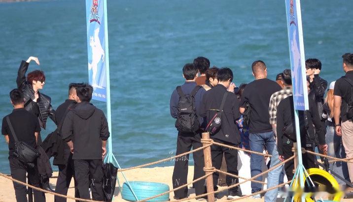 丁程鑫冲刺式比心 你好星期六 你好星期六全员团建路透 看这海口团建路透，候场时丁