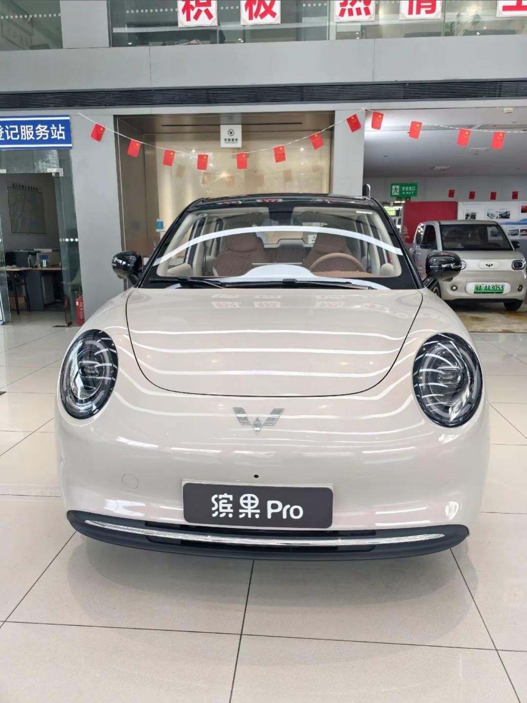 缤果Pro就是个五六万的代步小神车，复古颜值耐看，车身小巧好停车，会车放心。市区