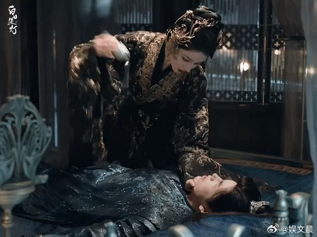 白日提灯迪丽热巴亲哭陈飞宇白日提灯贺思慕强吻段胥 贺思慕用最残忍的方式推开段胥，