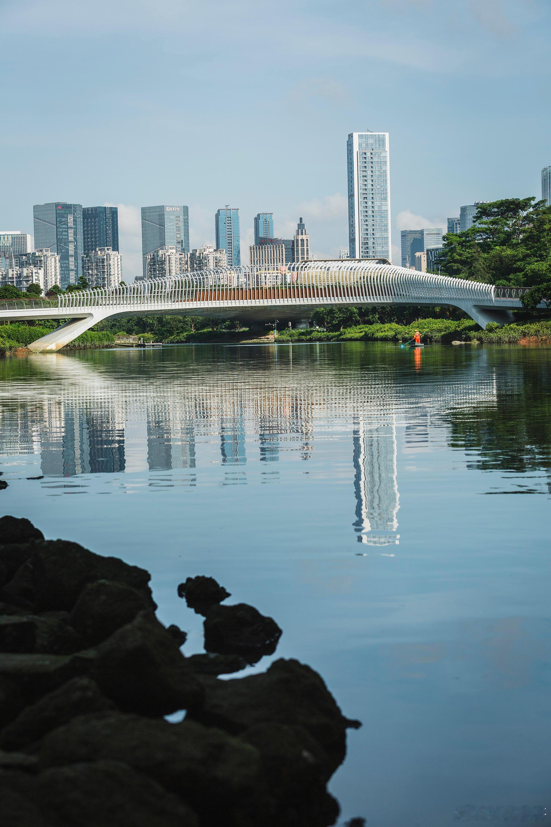 深圳前海环海视野美爆了在深圳遇见绿色未来漫步前海石公园桂湾段，一步一景皆是滨海新