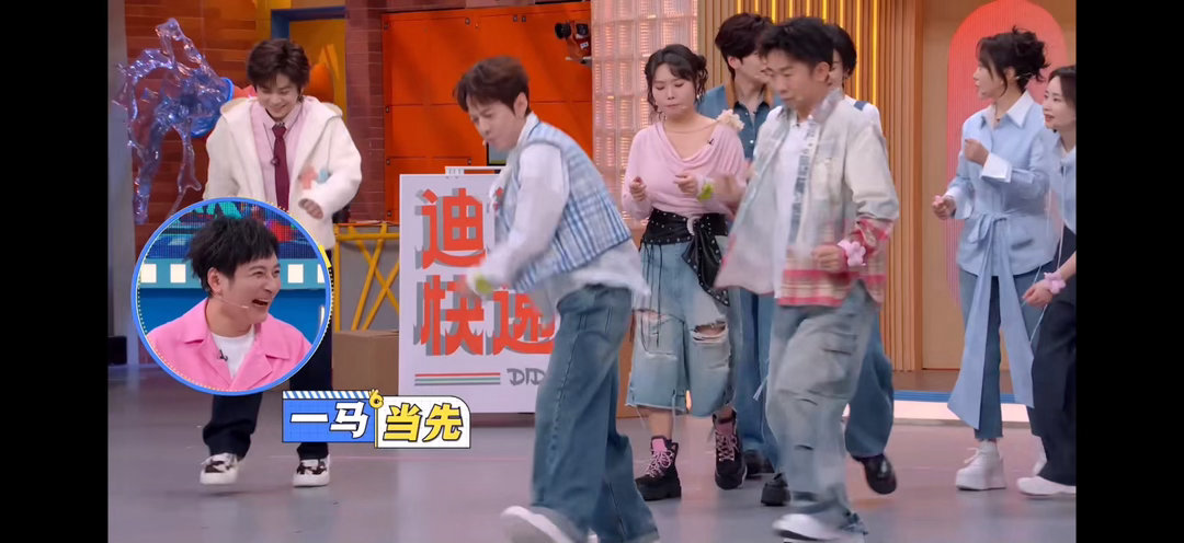 论默契这块还得是何炅李维嘉不愧是三十年的友谊，何炅李维嘉默契这块！！这个友情我接