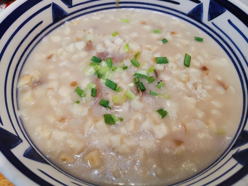 冬日的美食总能带来别样的温暖。今天我必须晒出我的今日美食。中午吃了一份热气腾腾的