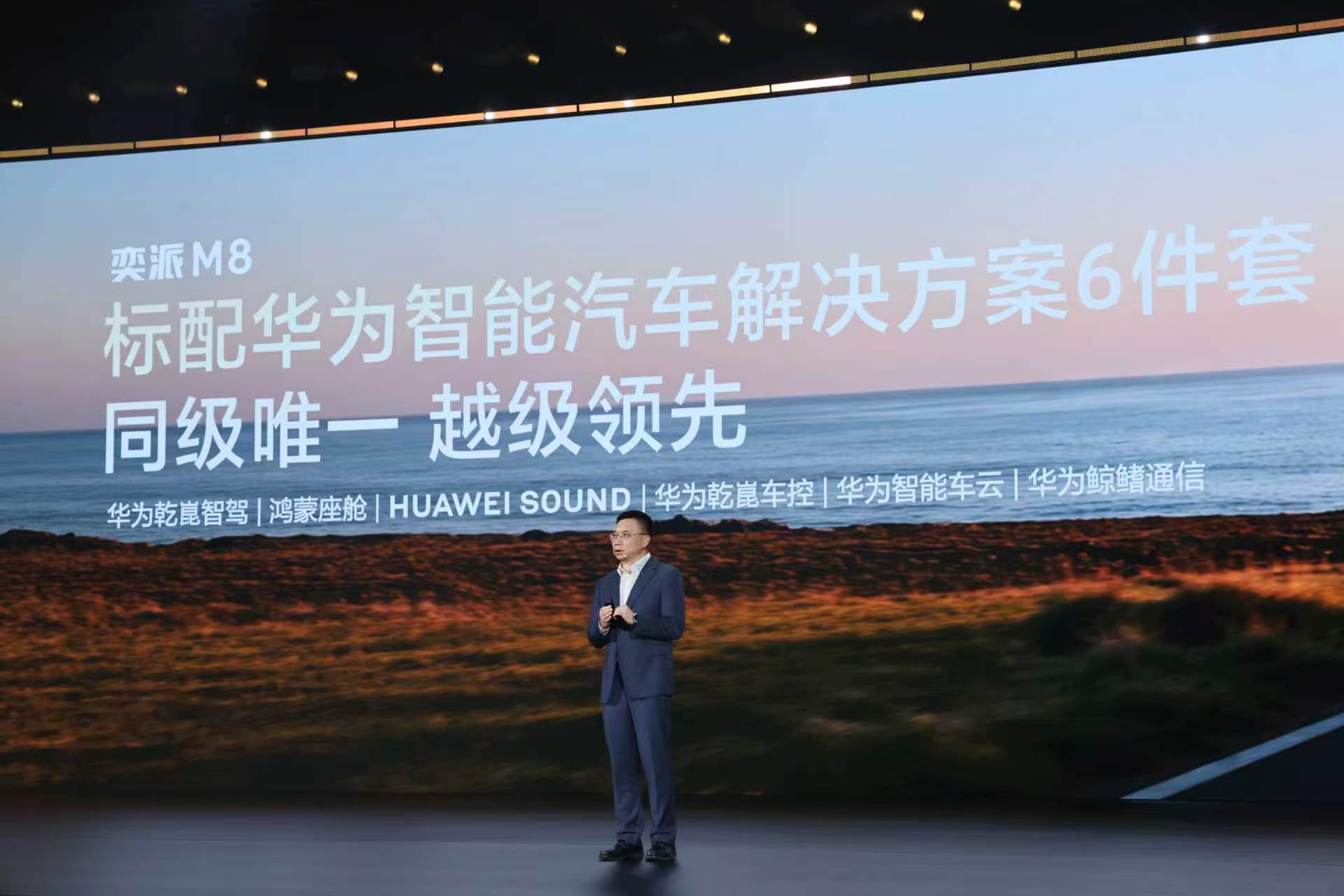 说真心话，MPV能同时兼顾司机和乘客的不多。奕派M8智驾减负，坐车也不晃不晕，限