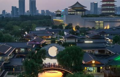聊聊一所在政法领域响当当的学校——西北政法大学。
你可能听过“五院四系”这个说法