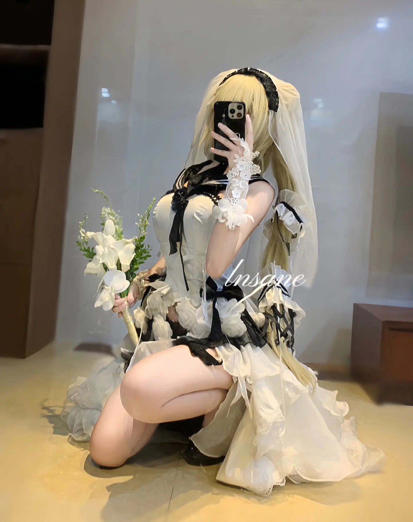 这一身如何呢 指挥官。