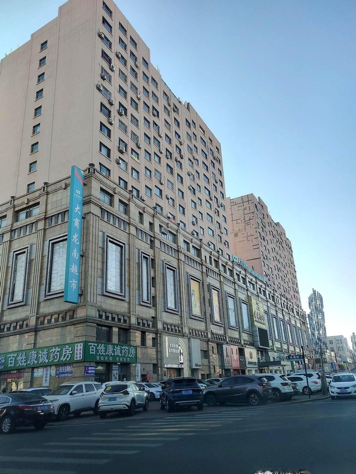 我那个十多年前在这儿开店赔得底儿掉的朋友，如今在广东混得风生水起。
真佩服她当年