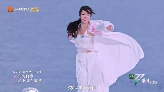 管乐[超话]管乐感谢朱洁静为自己编舞朱洁静为向云端组编舞《向云端》给了管乐一个独
