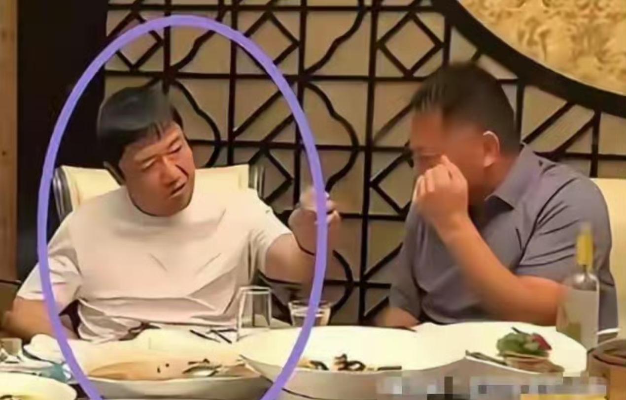 手机在桌缝里录了40分钟，贾冰这顿饭被“兄弟”卖了个好价钱，交的都是些什么朋友值
