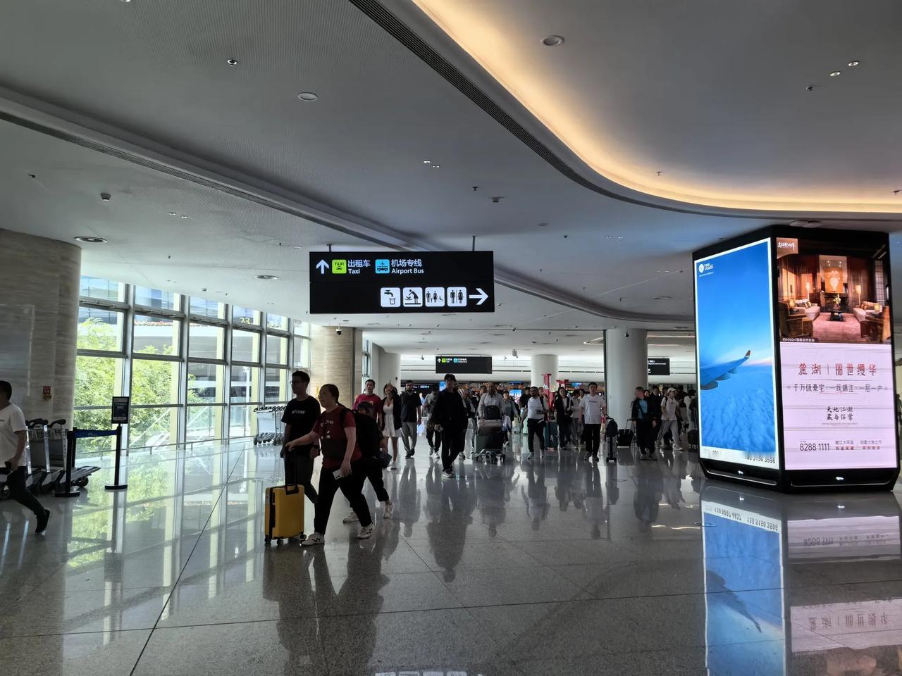 平时上班，每天的状况基本就是家和公司两点一线，感受不到中国免签240小时政策对自