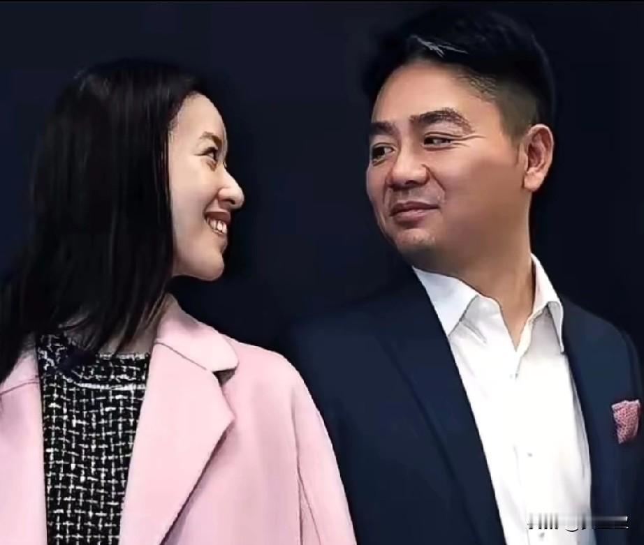 好马配好鞍！
刘强东终于帅了一回！
意气风发，霸气侧漏。
奶茶妹一脸崇拜，媚而不