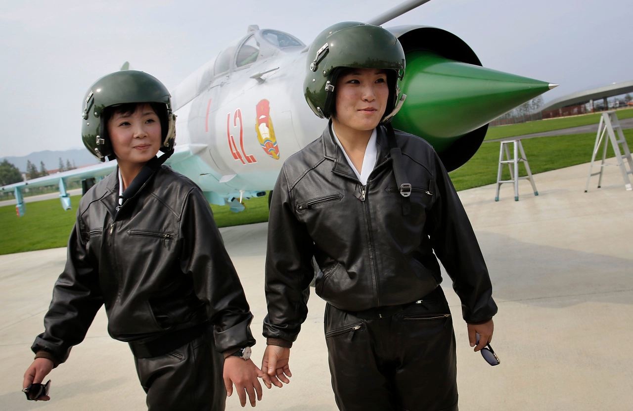 #米格传奇# 朝鲜朝鲜人民军空军Mig-21女飞行员 ​​​