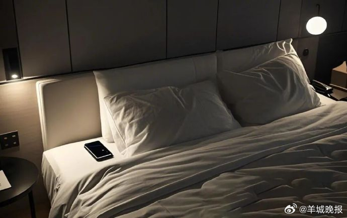 【#熬夜时你的心血管在喊救命#】#最护心的睡眠时间# 熬夜对心脏来说，是一场隐形