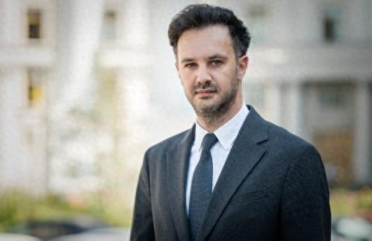 最近北欧芬兰摊上大事了，两架无人机毫无征兆闯进领空，直接坠毁在自家地盘，瞬间把全