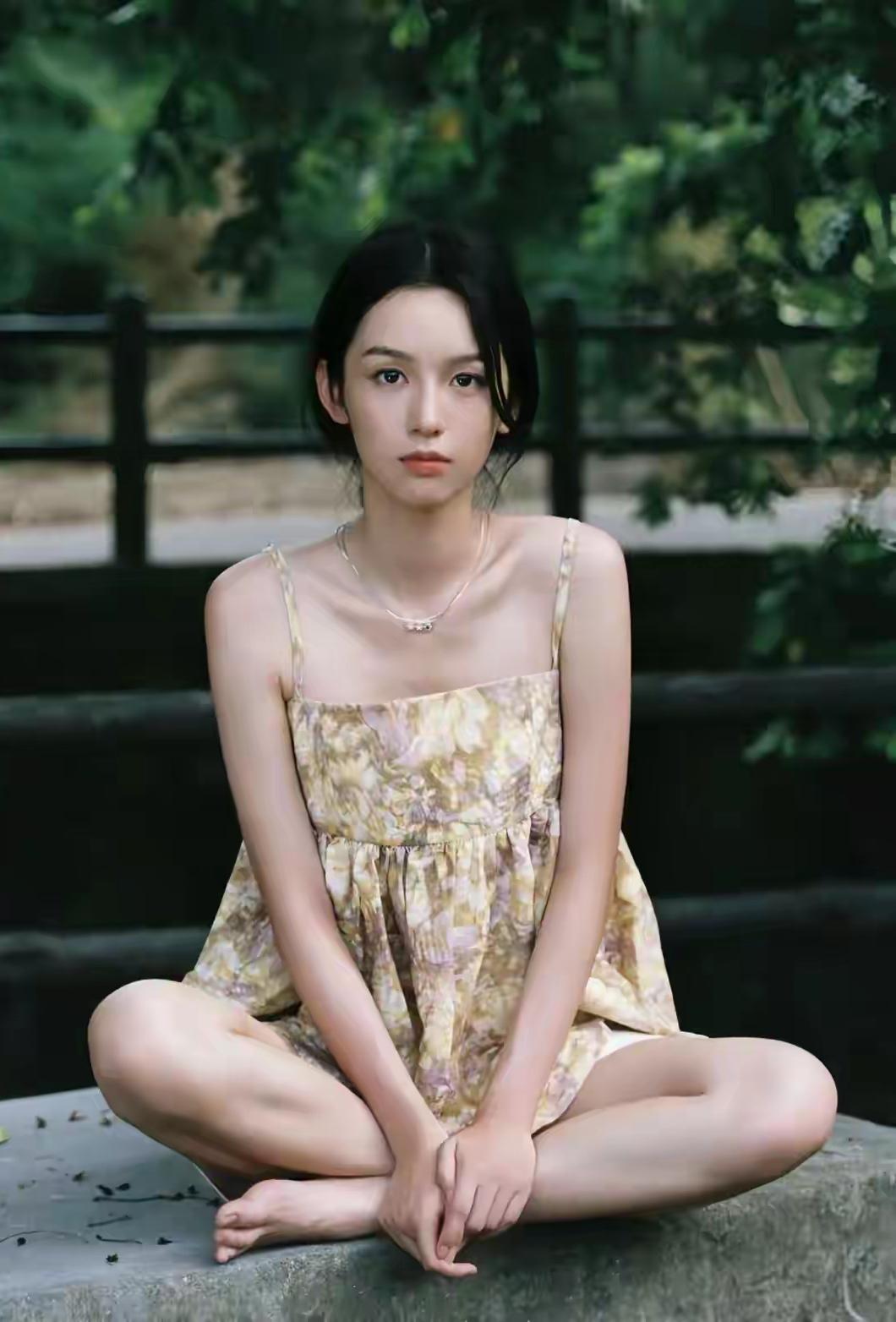 周也[玫瑰]，在广东惠州长大的重庆人（其实按父系算还是广东人[尬笑]），虽然长得