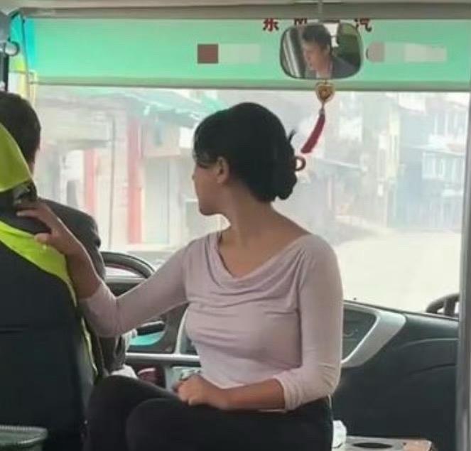 当年谁没坐过这个位置，简直是童年的梦，每次坐到这个位置，就知道离家不远了