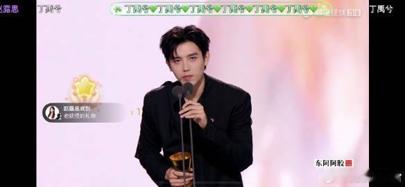 陈飞宇星光大赏年度飞跃电影演员 陈飞宇拿到年度飞跃电影演员奖，这是对他电影生涯的