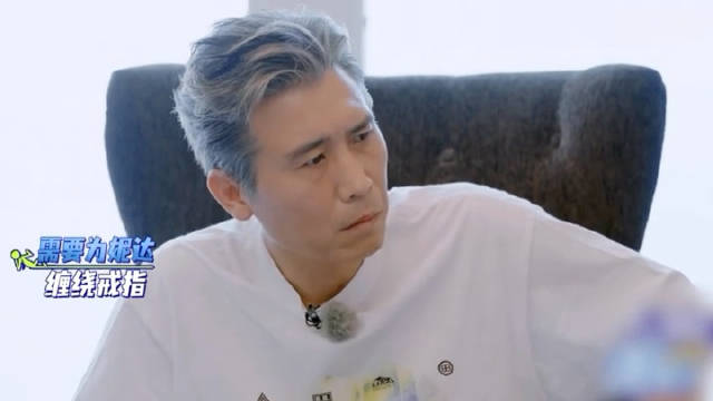 胡军说万妮达体重还没一袋面沉

还是老辈子会疼人，八十斤还没一袋面沉。说着说着自己表情先绷不住了 ​