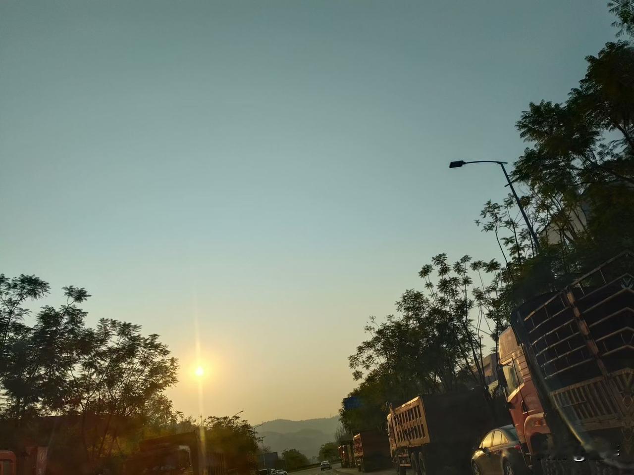 弱弱地问一句:你们会给女儿没订婚的男朋友送什么礼物呢？[抠鼻]

年前收到大女儿