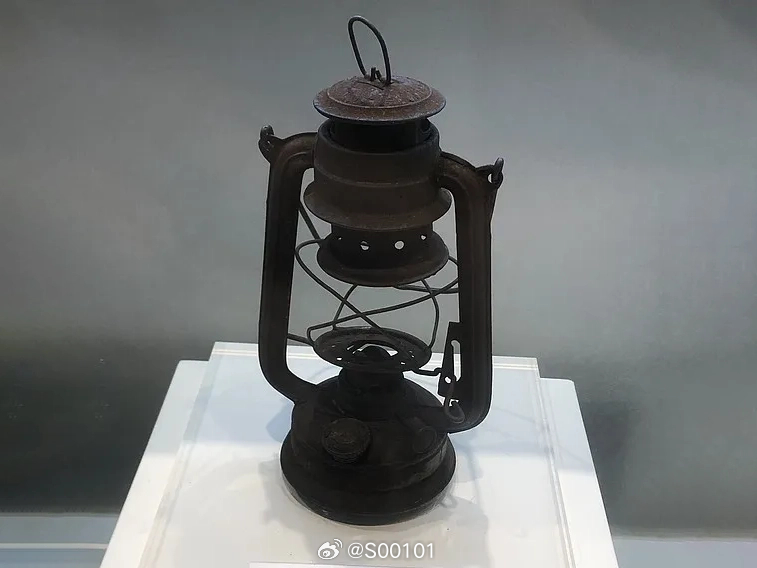 从长征数字里感悟信仰力量在中央红军长征出发纪念馆里，有一盏锈迹斑斑的马灯。它的主