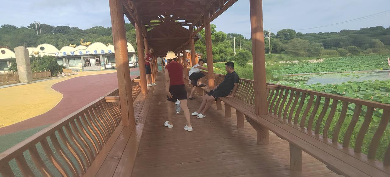 我今年六十岁，也就是再过两个月就是我的生日了。今天和大哥喝酒时，我对大哥说：每年
