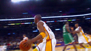 科比投完篮后，手势会保留一会，目送篮球进入篮筐