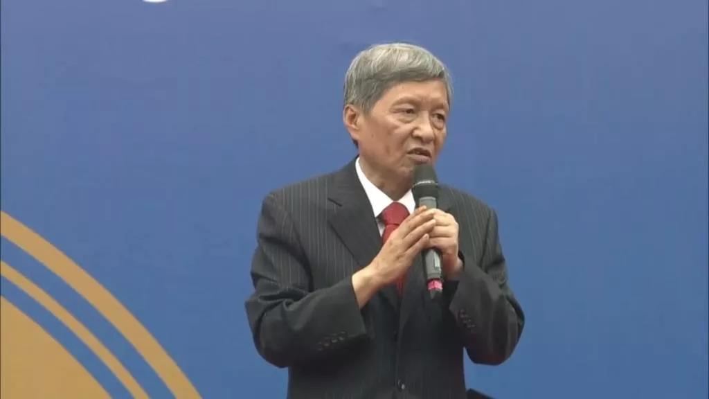 王树国出任福耀大学校长，是值得祝贺的，这是优秀校长和优秀企业家的一次联手。更引发