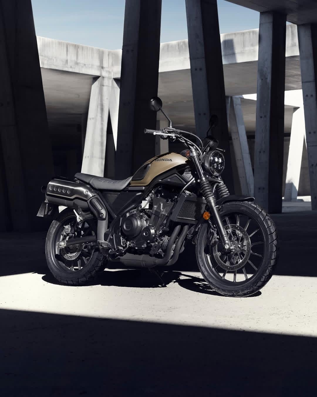 🔥"这可能是今年最炸的复古机车！CL500直接把经典Scrambler玩出科技