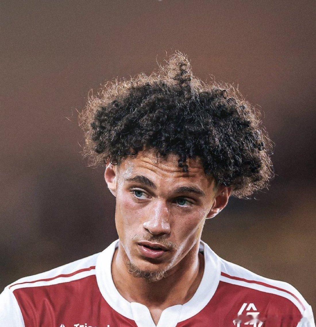 一个推推荐除了奥利塞，另一个边锋人选利物浦对拜仁慕尼黑边锋奥利塞保持着长期兴趣，