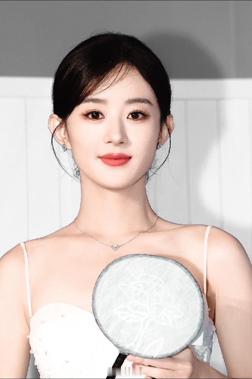 赵丽颖赵丽颖乔妍赵丽颖 电影乔妍的心事 “平凡之中的舞蹈，又泛着光，少年怎甘愿困
