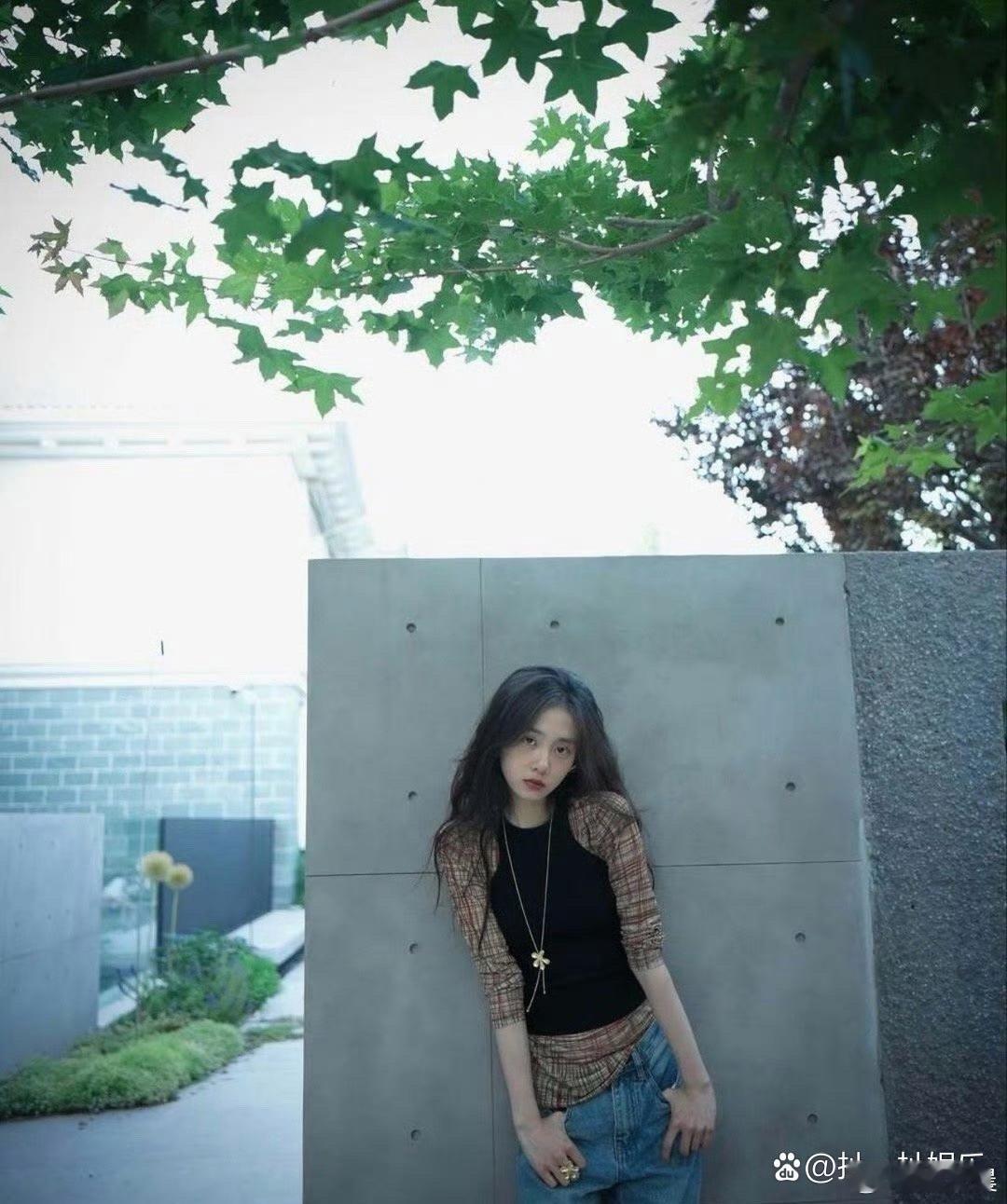 20岁的黄多多真的越长越惊艳，颜值气质完全继承了妈妈的美貌，小时候还能看到爸爸的