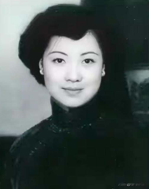 最喜欢她主演的现代京剧《白毛女》中的“喜儿”、《红色娘子军》中的“吴清华”、《白