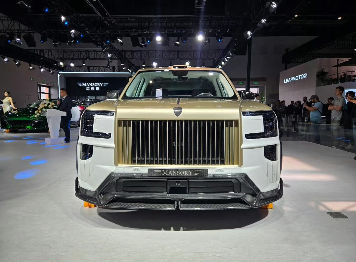 秦岭笑谈极氪回应迈莎锐改装9X卖270万说实话挺感慨，以前高端豪车全是外来车子。