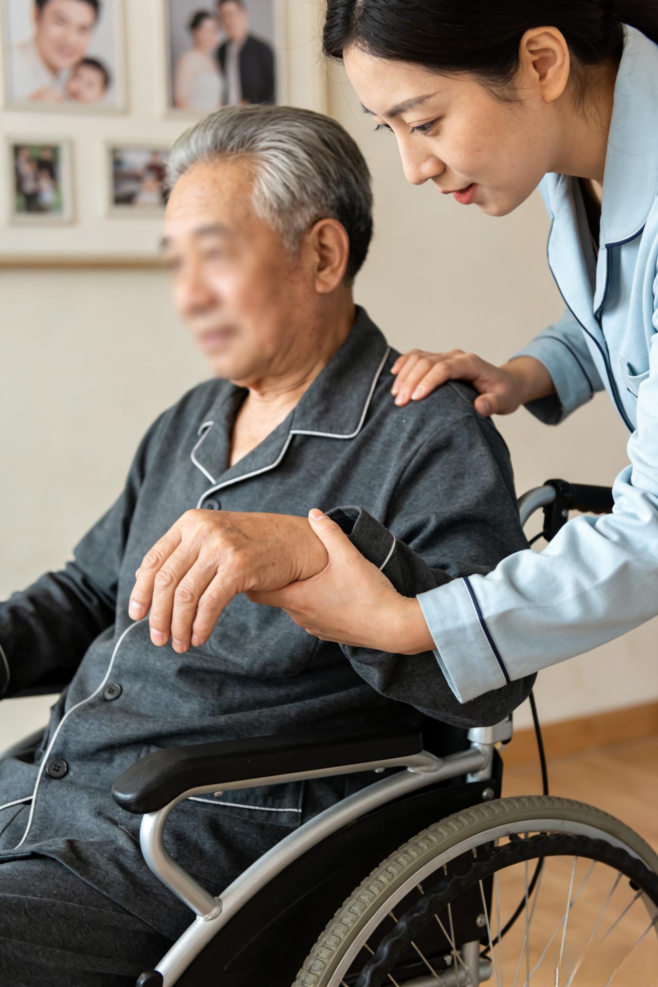 一位养老院的院长非常现实的话：
“人老了，一旦失能，真正孝顺的子女，不是把你留在