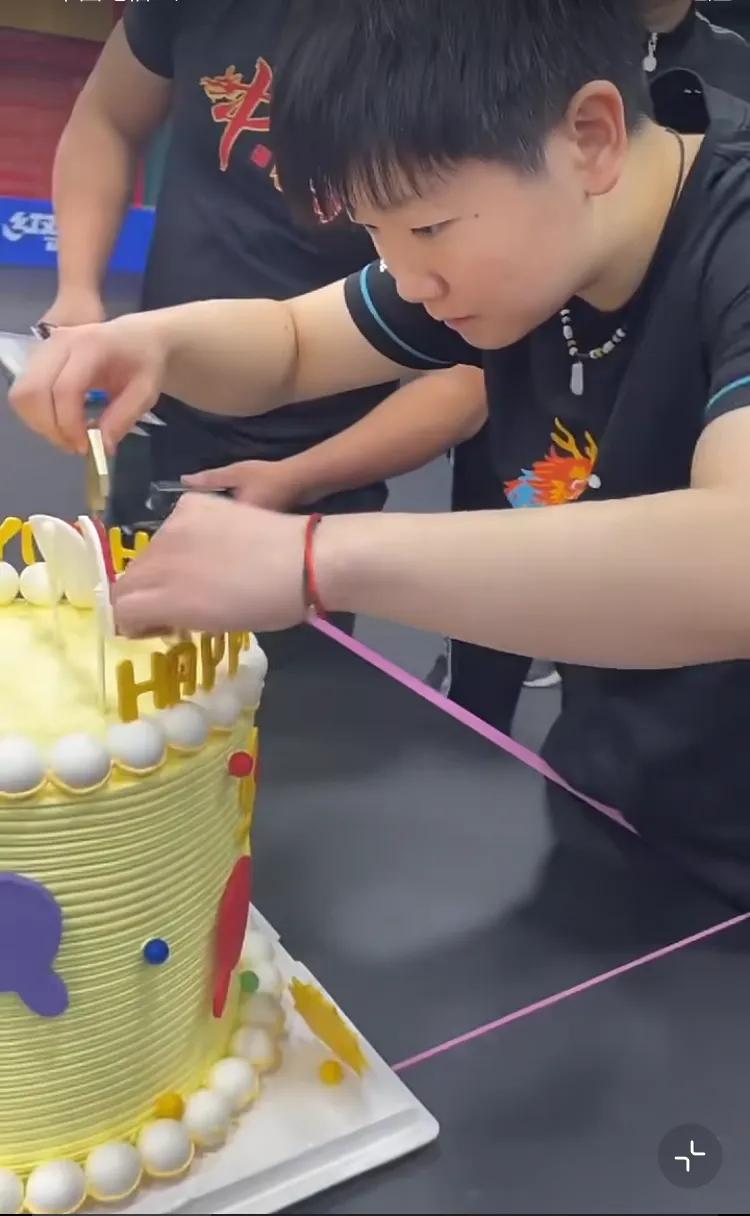 亲爱的莎宝
生日快乐🎂
愿你如云如山如海，自如自由自在
愿你朝朝如愿，岁岁安康