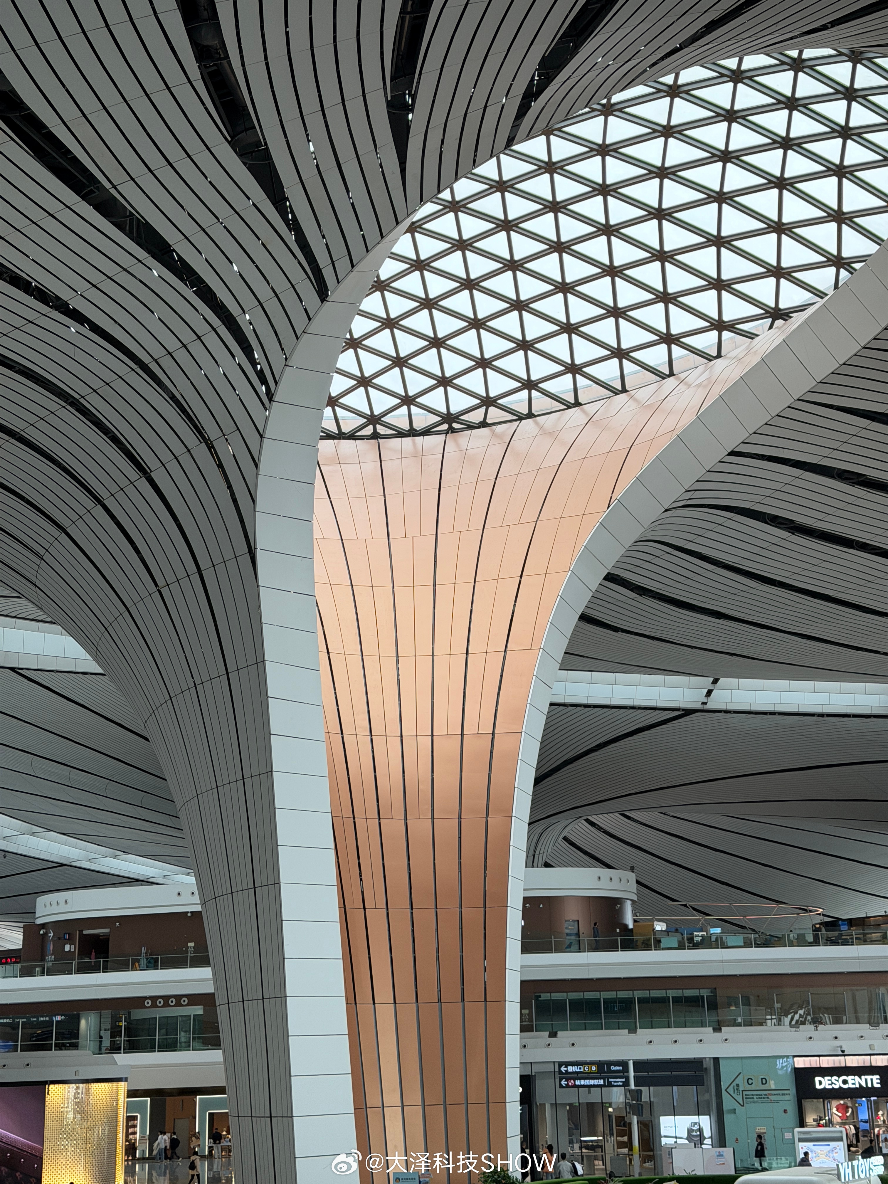 节后第一飞，要在广东呆一个星期，大裤衩都带了！看看中东的乱七八糟，感谢祖国的强大