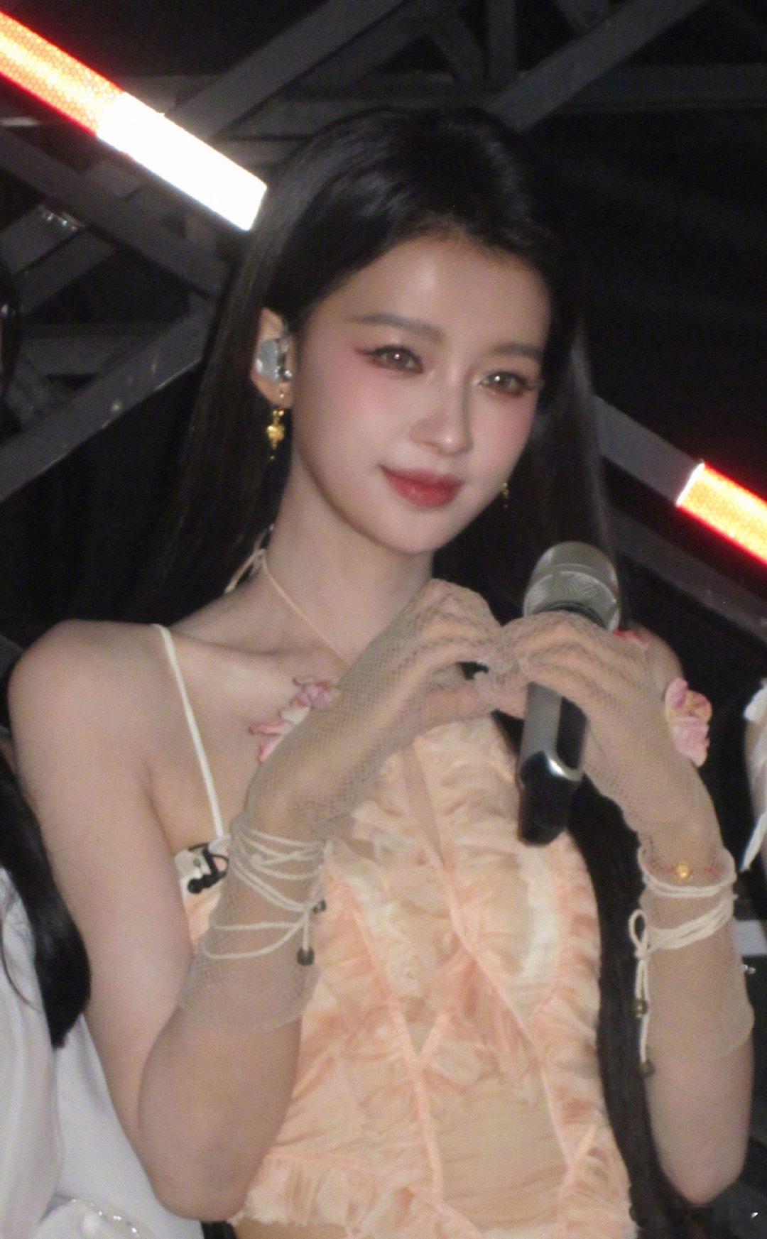 芒果居然想让孙怡宣布赵子琪淘汰硬生生要队内竞技，之后芒果居然还想让孙怡宣布赵子琪