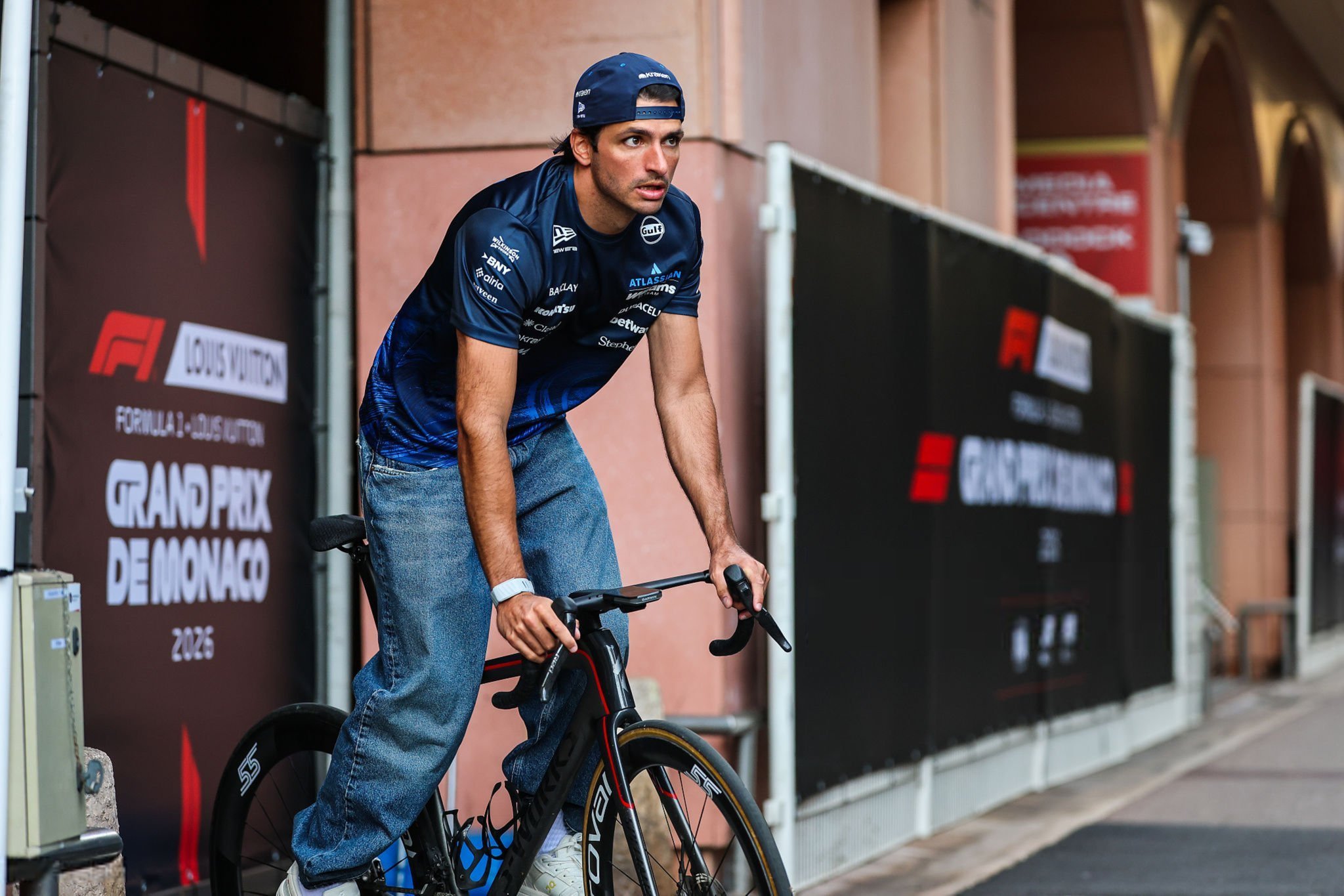 🇲🇨摩纳哥站媒体日上班在家当然是绿色出行🚴♂️2026f1摩纳哥大奖赛