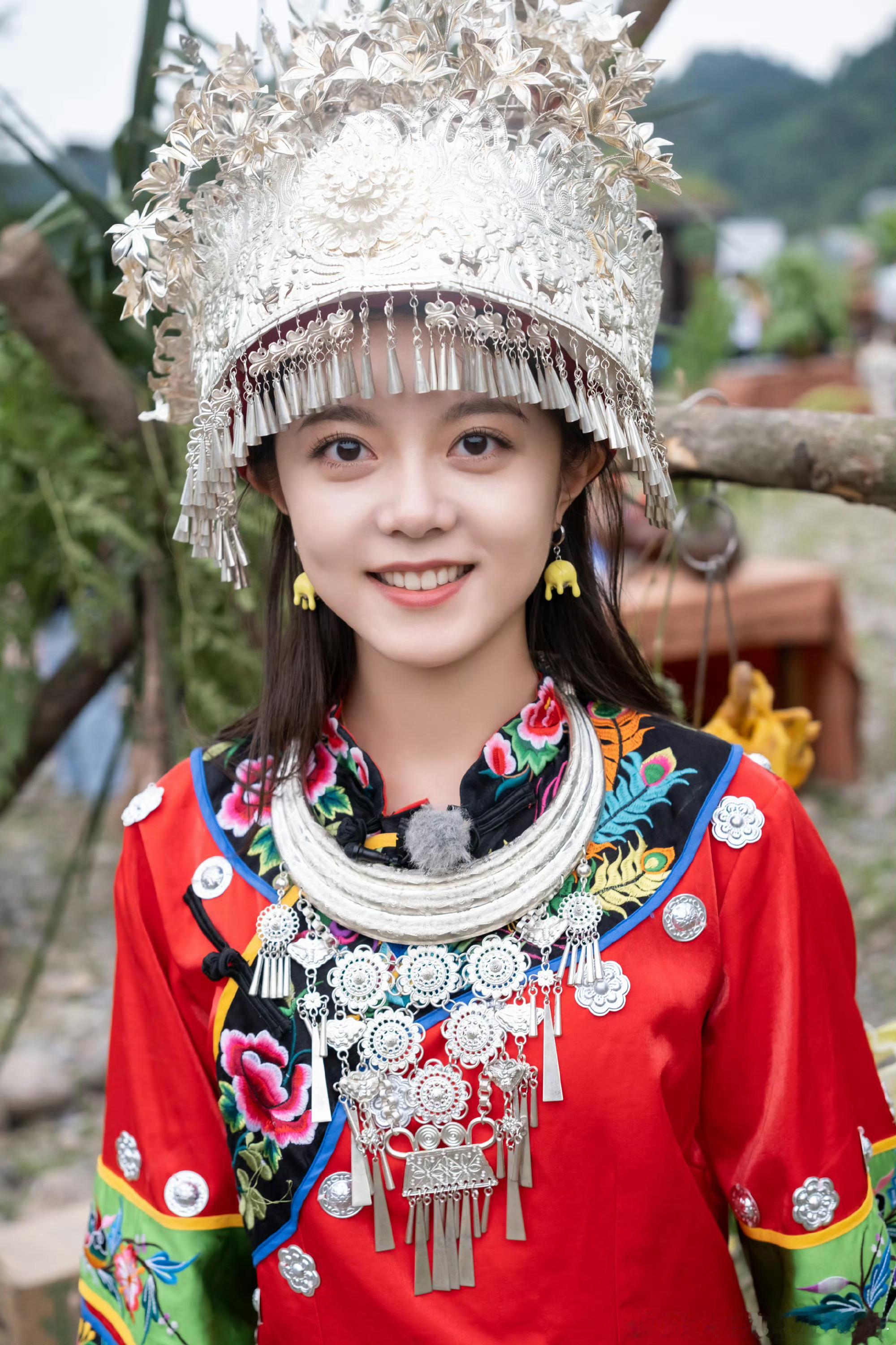 我爱政治我爱民族文化啊啊啊🥹🫶🏻谁懂这个苗族少女在ppt上出现的那刻已化身