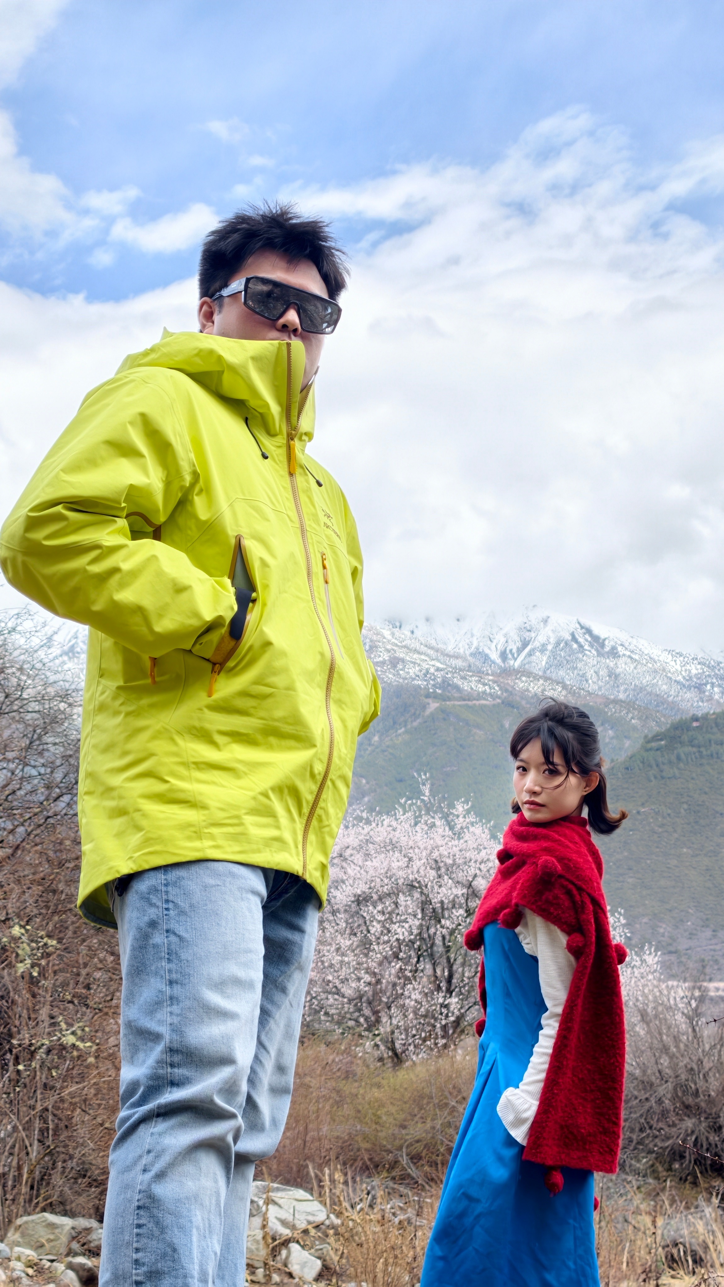 揽巡勇闯丙察察 可以看出来，我司男女主持不是很熟的样子 